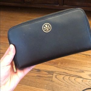 Tory Burch Robinson wallet